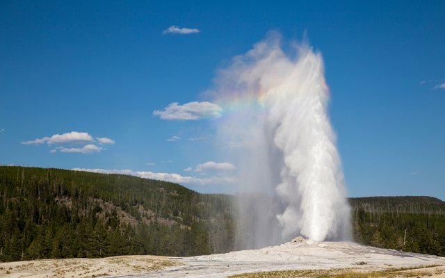 Solltest du jetzt Lust auf eine Dusche in dieser Idylle bekommen, dann sei aber gewarnt: Das Wasser aus den Geysiren ist brutzelnd heiß!